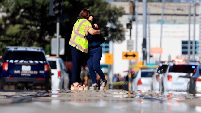 FOTO: Penembakan Maut di Depo Kereta California