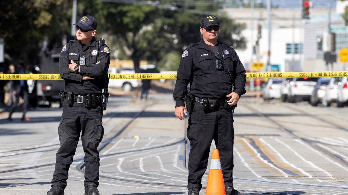 FOTO: Penembakan Maut di Depo Kereta California