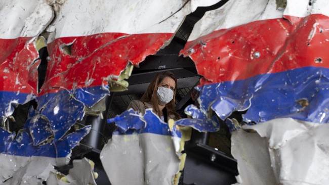 Rusia menilai vonis penjara seumur hidup untuk dua warganya yang diduga sebabkan MH17 meledak pada 2014 politis.