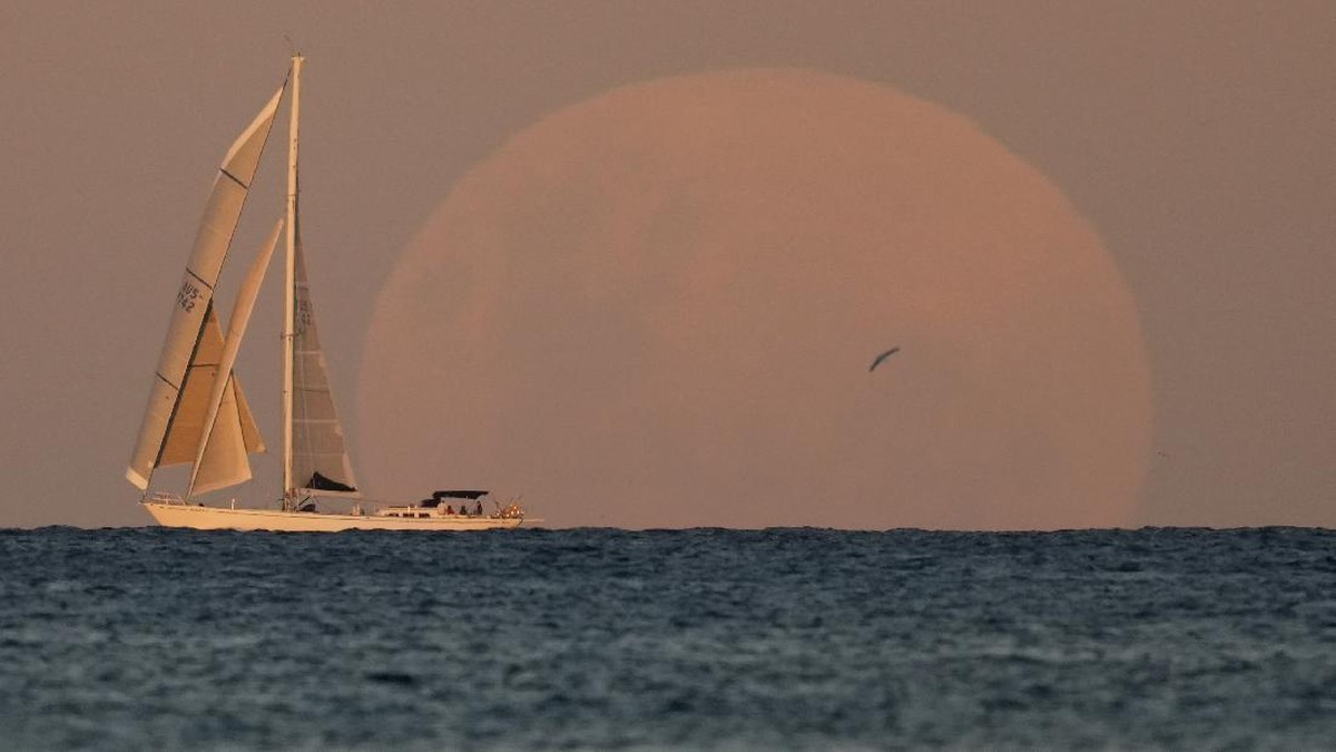 FOTO: Pesona Gerhana Bulan Total di Berbagai Penjuru Dunia