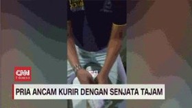 VIDEO: Pria Ancam Kurir dengan Senjata Tajam