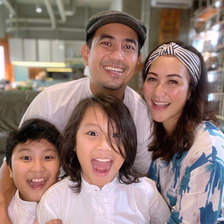 <p>Dari pernikahan itu, Rio dan Sabrina dikaruniai dua buah hati. Rio memboyong keluarganya pindah ke Yogyakarta beberapa tahun lalu. (Foto: Instagram: @sabriakono)</p>