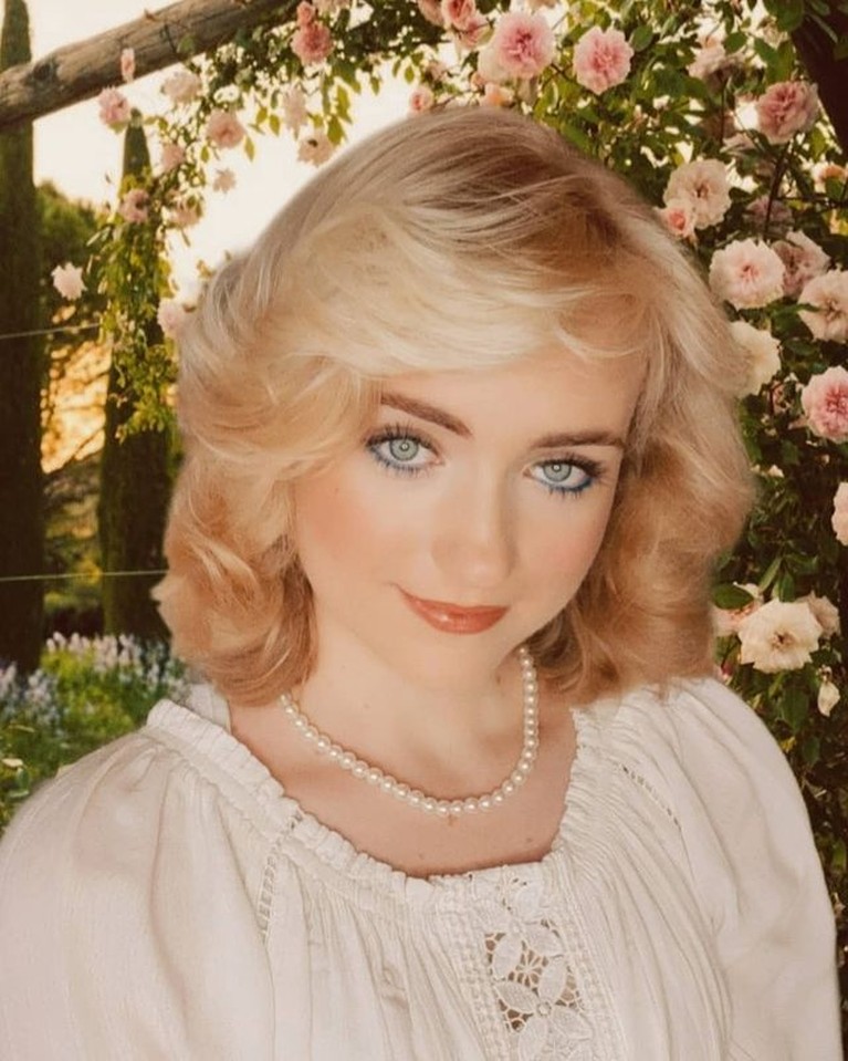 Rose Nora Anna Duplikat Putri Diana Rose Nora Anna mendadak viral karena parasnya mirip dengan Putri Diana. Yuk kita buktikan seberapa mirip!