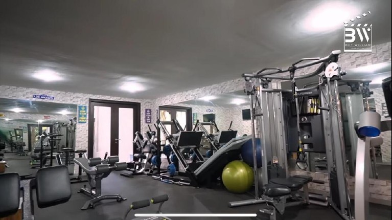 Rumah Mewah Momo Geisha Setelah menikah Momo pindah ke Malang, ia tinggal di sebuah hunian super megah. Yuk kita intip bagaimana kemewahannya!