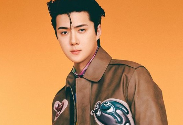 Sehun (EXO) dicasting ketika sedang jajan bersama temannya di depan sekolah. Ia sempat melarikan diri dan kejar-kejaran dengan staff SM kurang lebih 30 menit sampai akhirnya Sehun menerima tawaran untuk casting. / foto: instagram.com/oohsehun