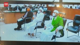 VIDEO: Ditanya Hakim soal Hoaks Tes Swab, Ini Jawaban Rizieq