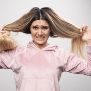 6 Langkah Kembalikan Rambut Sehat yang Rusak Akibat Bleaching