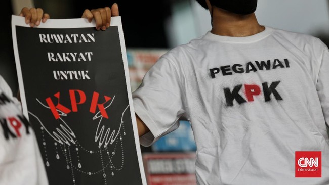 Salah satu pegawai KPK menduga keputusan memilih 24 orang dan menyingkirkan 51 lainnya buntut 75 pegawai KPK tak lolos TWK, merupakan strategi memecah belah.