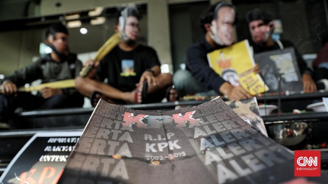 KIP buka suara soal status hasil TWK pegawai KPK yang sampai saat ini tak diumumkan. Hasil TWK disebut bergantung pada SK pimpinan.