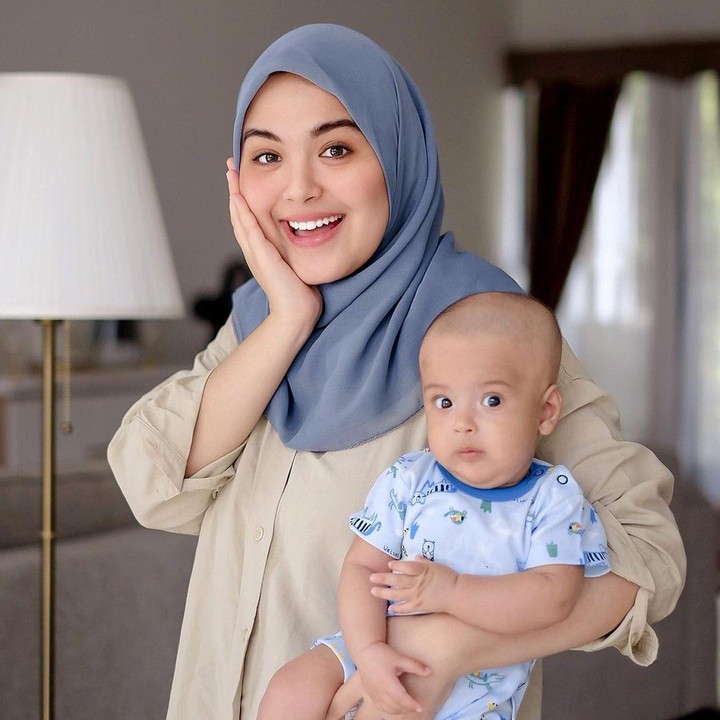 <p>Pada Januari lalu, artis Vebby Palwinta melahirkan anak pertamanya yang bernama Ali Razi Bawazier. (Foto: Instagram @vebbypalwinta)</p>