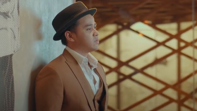 Yovie and Nuno harus kehilangan salah satu vokalisnya, Arya Windura yang resmi menyatakan mundur dari band.