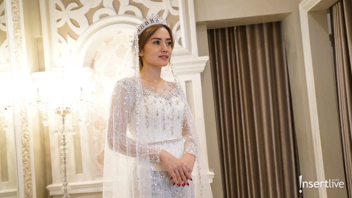 Ifan Seventeen dan Citra Monica akan melangsungkan pernikahan&period; Yuk kita intip bocoran baju akad saat mereka fitting&excl;