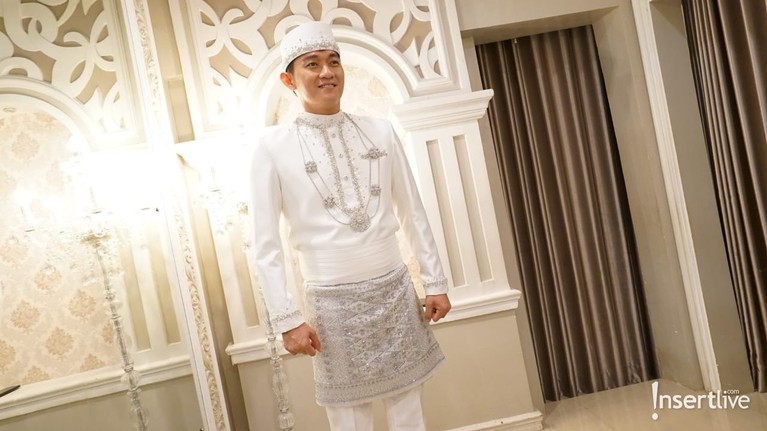 Bocoran Baju Akad Ifan Seventeen & Citra Monica Ifan Seventeen dan Citra Monica akan melangsungkan pernikahan. Yuk kita intip bocoran baju akad saat mereka fitting!