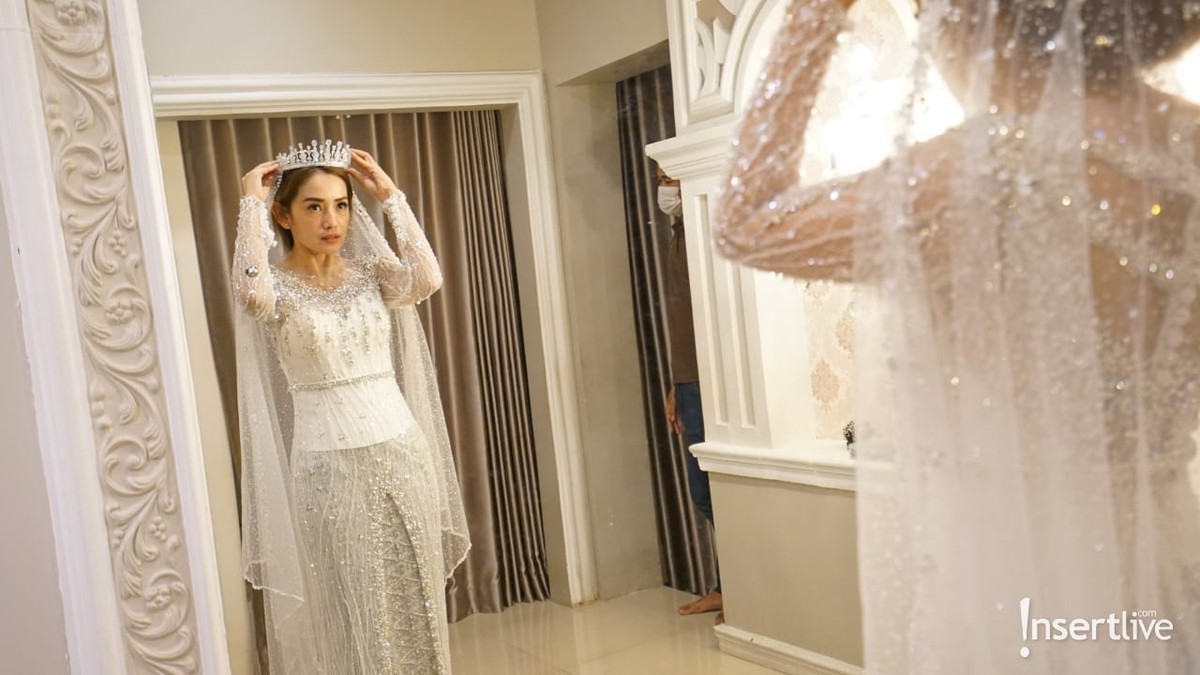 Ifan Seventeen dan Citra Monica akan melangsungkan pernikahan&period; Yuk kita intip bocoran baju akad saat mereka fitting&excl;