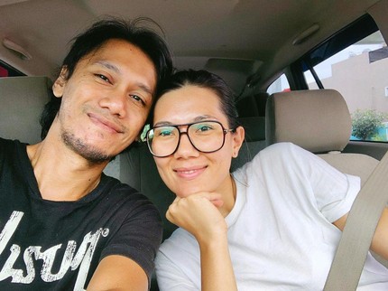 Terpopuler: Potret Eross Candra Akrab dengan Mertua Bule - Zodiak Gampang Cemas