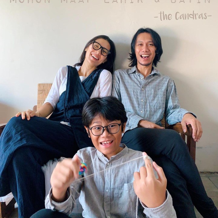 <p>Rumah tangga Eros dan Sarah jauh dari pemberitaan media, Bunda. Selama 12 tahun menikah, keduanya selalu adem ayem dan harmonis. (Foto: Instagram)</p>