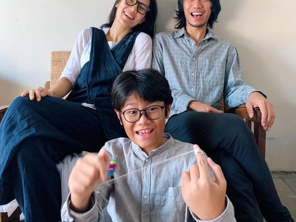 7 Potret Eross Candra SO7 Bersama Istri & Anak, Selalu Kompak dan Harmonis