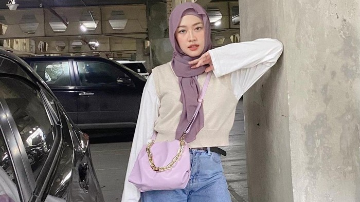 Chic Abis! 7 Gaya Korean Look Hijabers ala Wellisna Kim