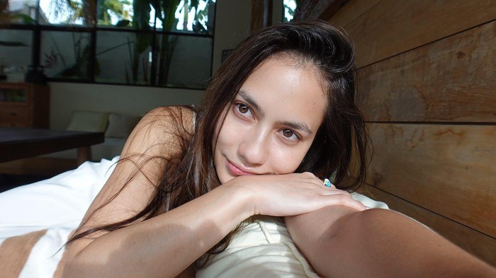 7 Alasan Pria Tertarik dengan Perempuan Natural dengan Makeup Minimalis 7 Alasan Pria Tertarik dengan Perempuan Natural dengan Makeup Minimalis