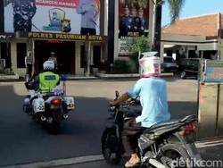 Pemotor Pakai Helm Rice Cooker Diamankan, Ngaku Hanya untuk Lucu-lucuan