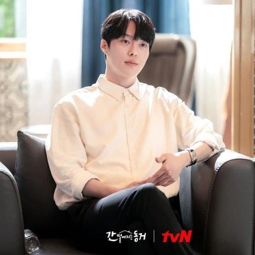 Klarifikasi Agensi soal Gosip Jang Ki Young & Son Yeon Jae Resmi Pacaran