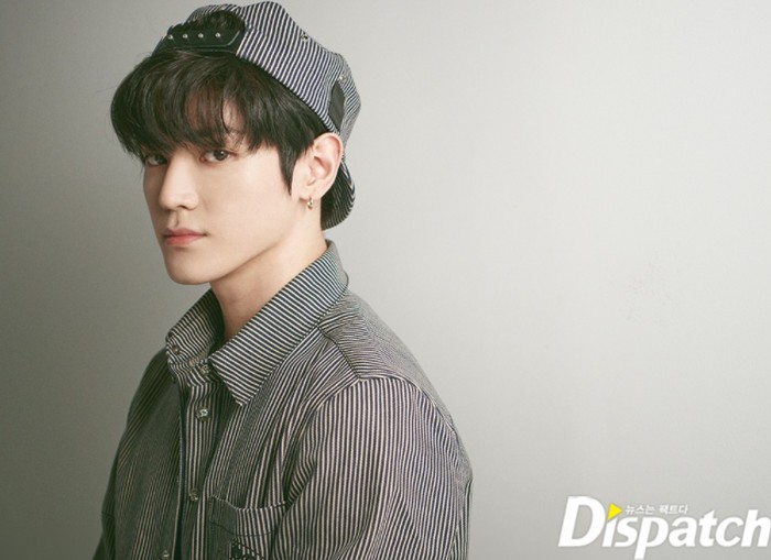 Kali ini bersama Dispatch, Taeyong tidak hanya mengabadikan momen. Ia juga melakukan sedikit wawancara. Taeyong sangat antusias ketika ditanya soal karier bermusiknya / foto: instagram.com/koreadispatch