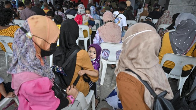 Kasus infeksi harian Covid-19 di Malaysia pada hari ini, Selasa (13/7), kembali memecahkan rekor yakni sebanyak 11.079 orang.