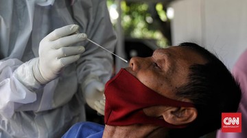 Menkes Budi Gunadi Sadikin menyebut standar pemeriksaan warga tak lagi 1:1000 sesuai dengan aturan WHO, tapi harus dinaikkan karena ada lonjakan kasus.