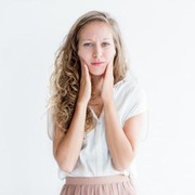 Meski Terlihat Mirip, Ini Perbedaan Nyata antara Kulit Kering dan Kulit Dehidrasi