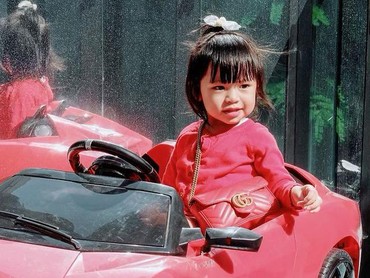 Intip OOTD Anak Raditya Dika 'Balita Jaksel' Memakai Tas Harga Jutaan