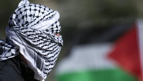 Jual Kain khas Palestina, Louis Vuitton Tuai Protes Keras