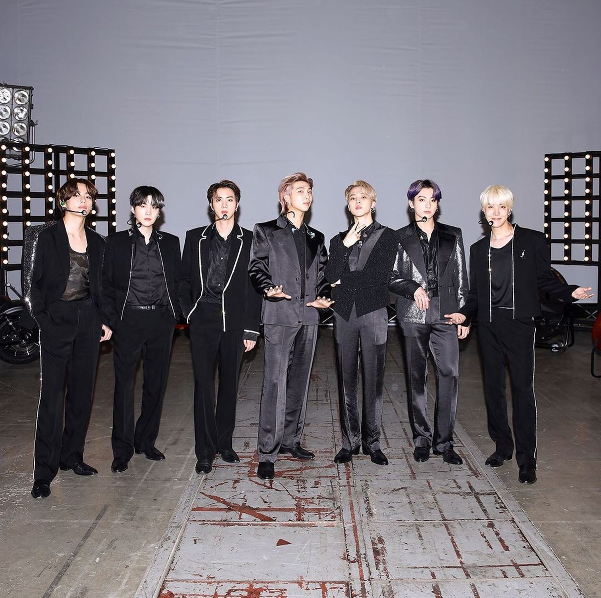 Penampilan BTS di BBMA 2021 perdana membawakan lagu baru mereka 'Butter' sangat ditunggu&period; Mereka juga meraih kemenangan&comma; yuk kita intip&excl;