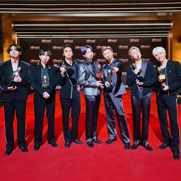 Penampilan Perdana BTS Bawakan 'Butter' & Raih Kemenangan di BBMA 2021