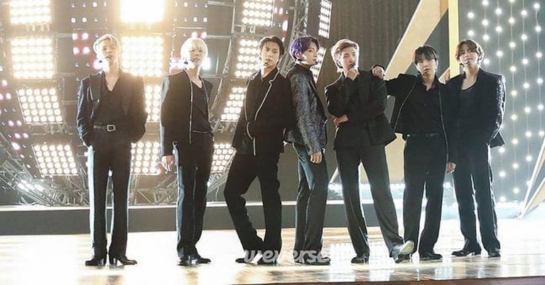 Penampilan BTS di BBMA 2021 Penampilan BTS di BBMA 2021 perdana membawakan lagu baru mereka 'Butter' sangat ditunggu. Mereka juga meraih kemenangan, yuk kita intip!