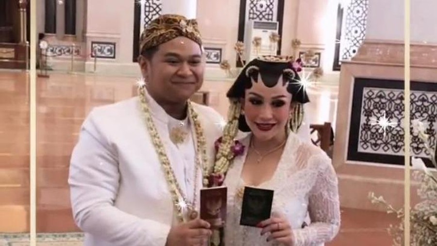 Nabilla Gomes resmi dinikahi oleh kekasihnya hari ini Jumat (28/5). Yuk kita intip potret pernikahan mereka!