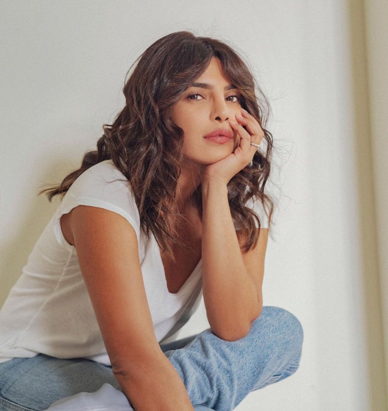 Pesona Priyanka Chopra Priyanka Chopra menjadi perbincangan publik karena kembali terseret isu perselingkuhan dengan Shah Rukh Khan. Intip yuk pesonanya!