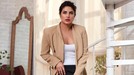 Priyanka Chopra menjadi perbincangan publik karena kembali terseret isu perselingkuhan dengan Shah Rukh Khan&period; Intip yuk pesonanya&excl;