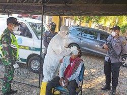 Polisi Lakukan Pemeriksaan Swab Antigen Acak di Pelabuhan Poto Tano