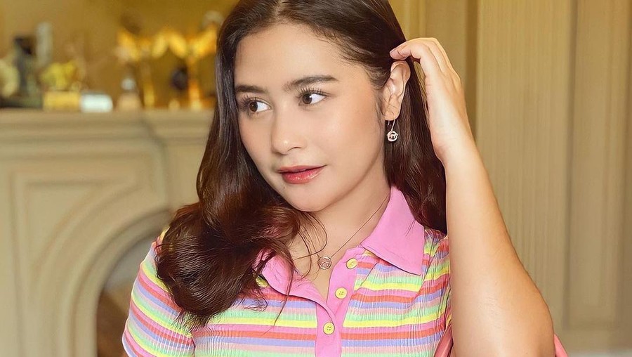 Unggahan foto Prilly Latuconsina saat bayi di Instagram mencuri perhatian. Yuk kita intip bagaimana potret Prilly!