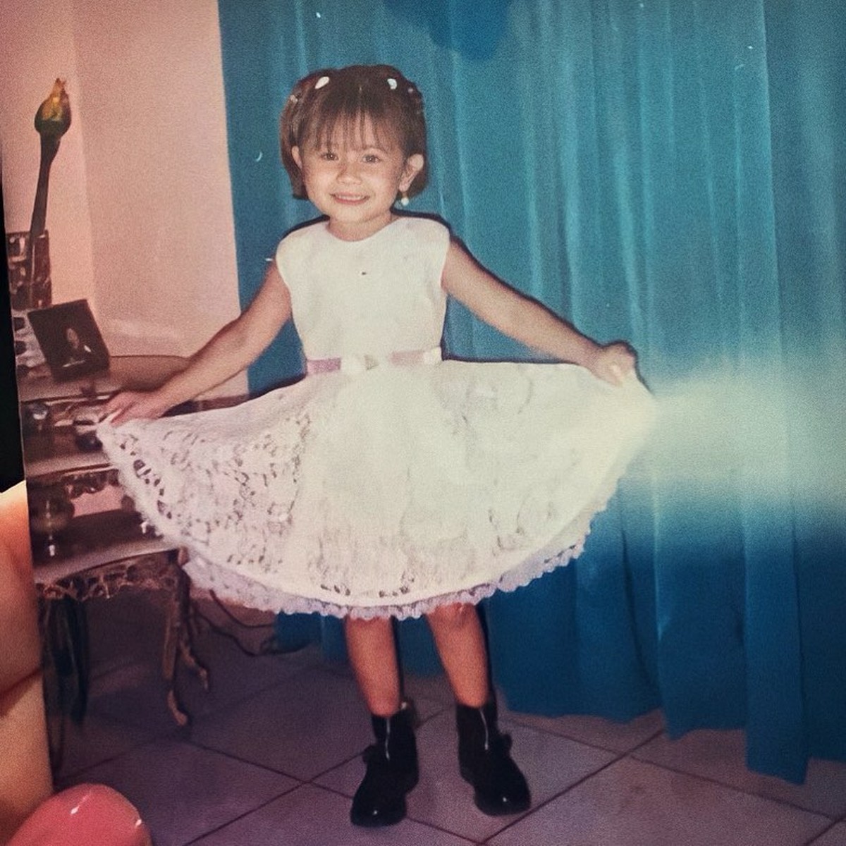 Unggahan foto Prilly Latuconsina saat bayi di Instagram mencuri perhatian&period; Yuk kita intip bagaimana potret Prilly&excl;