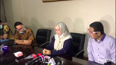 img-title Nikah Beda Agama, Rosmawaty Dilarang Salat & Ngaji oleh Hotma Sitompul