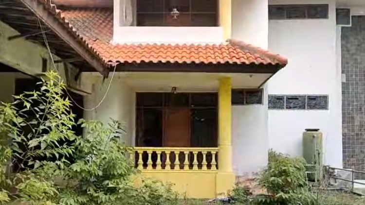 Rumah terbengkalai 20 tahun