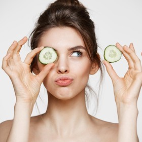 Beauty Hacks: Viral Timun Beku Bisa Bikin Kulit Glowing, Mitos atau Fakta? Ini Kata Para Ahli