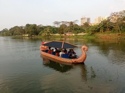 Tim dari KNKT Cek Lokasi Heli Jatuh Pakai Perahu Naga