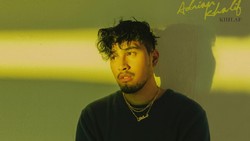 Lirik Lagu Menawan - Adrian Khalif