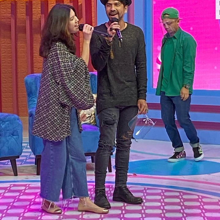 <p>Tak hanya itu, ayah dan anak ini terlibat dalam proyek musik yang sama juga, Bunda. (Foto: Instagram @ariyowahab)</p>