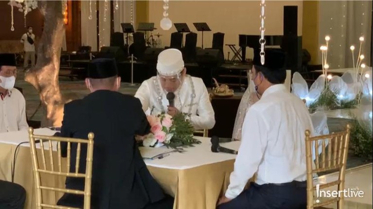 Detik-detik Akad Nikah Ifan Seventeen dan Citra Monica Pernikahan Ifan Seventeen dan Citra Monica digelar hari ini (29/5). Yuk kita intip detik-detik menjelang akad mereka!