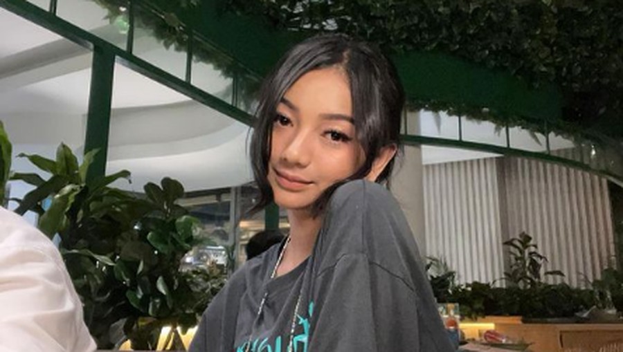 Glenca Chysara Cantiknya Glenca Chysara saat Ngopi Cantik di Kafe Kekinian