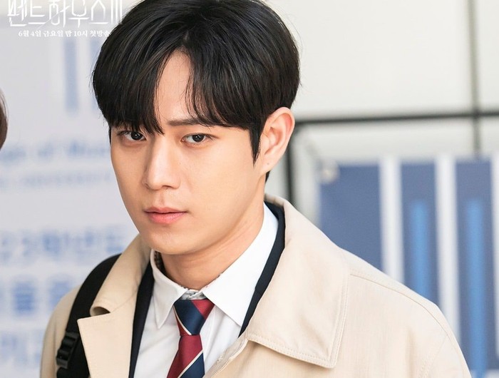 Joo Seok Hoon, yang sangat mencintai Bae Ro Na. Ia curiga dengan ayahnya yang menjadi dalang segala kasus pembunuhan yang terjadi. Ada rumor mengatakan Seok Hoon jadi korban selanjutnya di season ini / foto: instagram.com/sbsdrama.official
