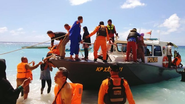 Menteri Perhubungan Budi Karya menugasi KNKT untuk menginvestigasi penyebab terbakarnya KM Karya Indah rute Ternate-Sanana di Maluku Utara.